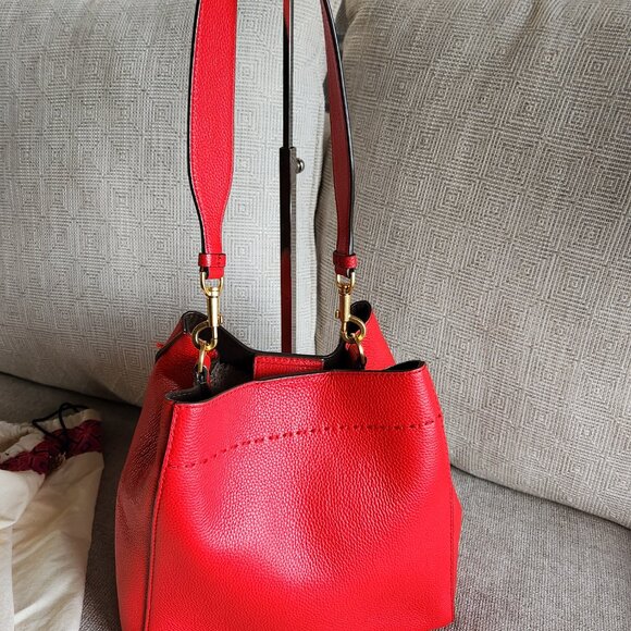 Like New!  Tory Burch red McGraw bucket bag with shoulder strap and dust bag - Picture 3 of 12